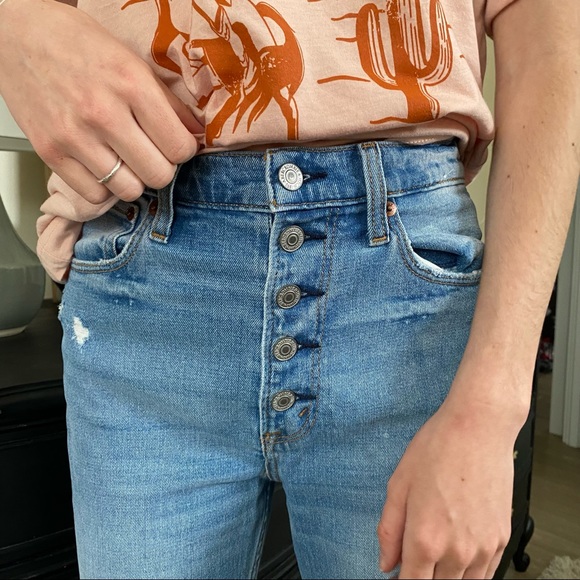 Medium-Wash BEACHY Abercrombie and Fitch jeans Size 25 🌊🌊🌊 NEVER WORN - Picture 7 of 9